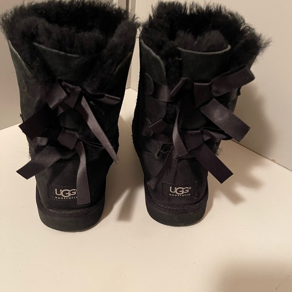 Uggs beautiful booties with bows in the back - Picture 4 of 10